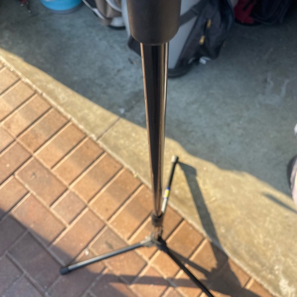 Samson Tripod Microphone Stand With Microphone Holder - Picture 2 of 9